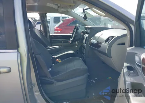 2010 Chrysler Town & Country Touring z USA, uszkodzony, nr VIN 2A4RR5D14AR214553